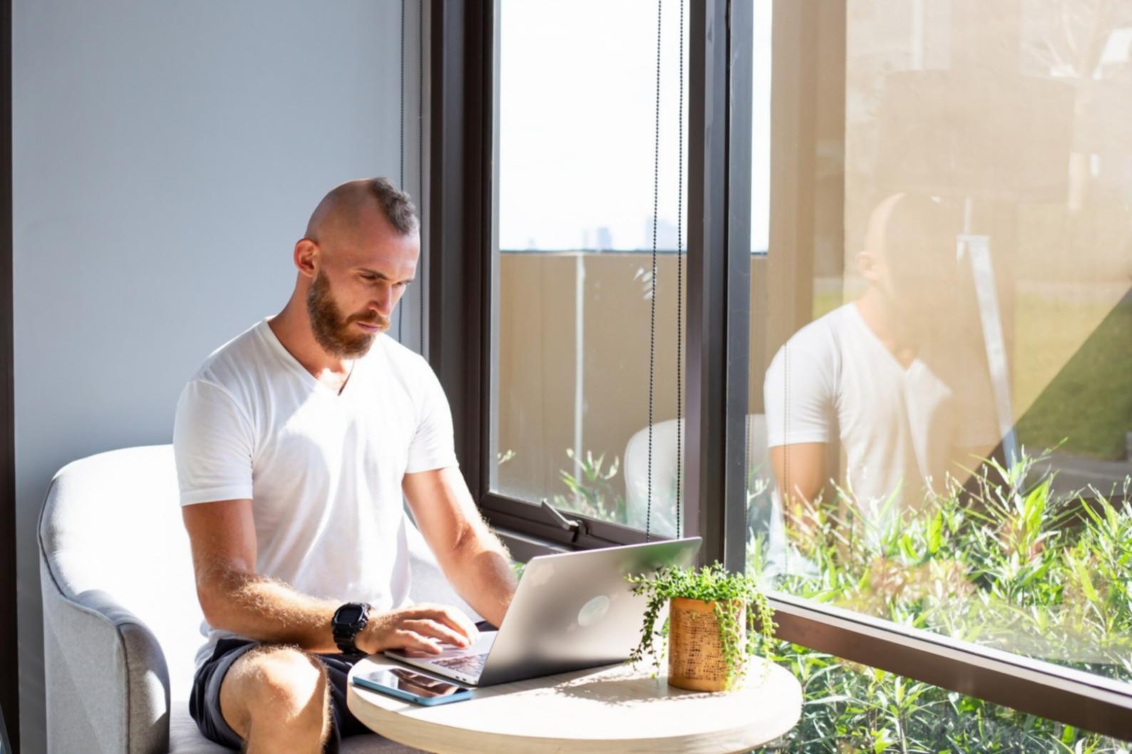 Modern investment tools and educational resources for beginner investors